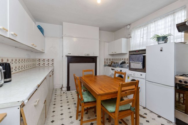 419A Kingston Road, Epsom, KT19 0BT 6