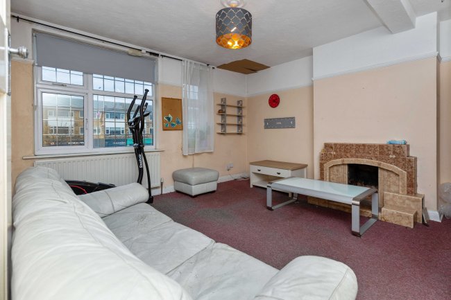 419A Kingston Road, Epsom, KT19 0BT 6