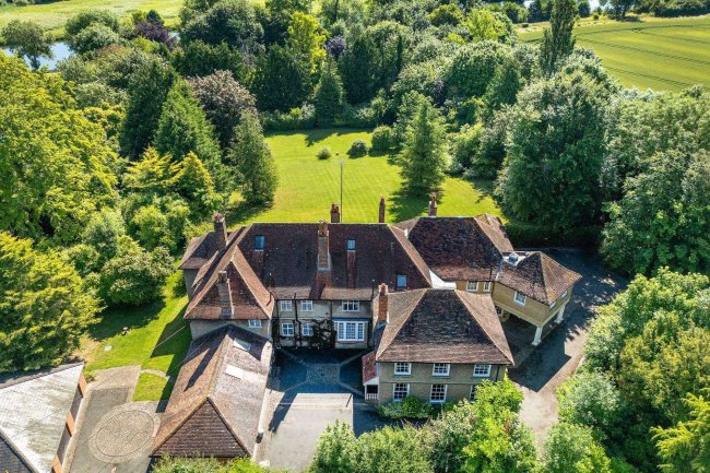 Sowberry Court, Moulsford, Wallingford, Oxfordshire OX10 9JG 3