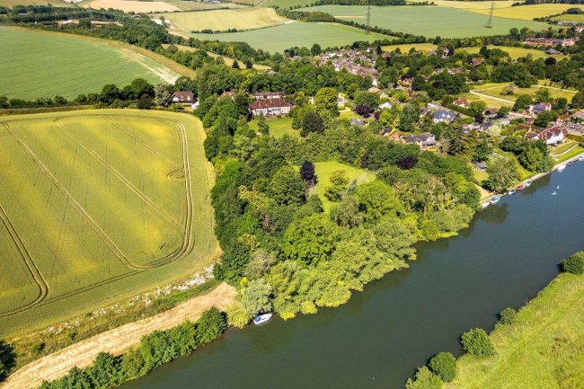 Sowberry Court, Moulsford, Wallingford, Oxfordshire OX10 9JG 3