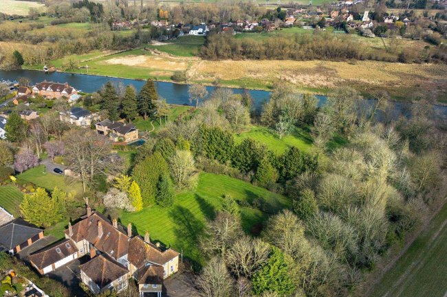 Sowberry Court, Moulsford, Wallingford, Oxfordshire OX10 9JG 3