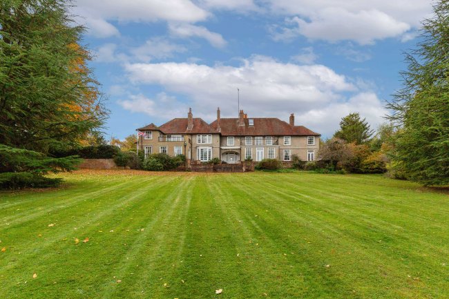 Sowberry Court, Moulsford, Wallingford, Oxfordshire OX10 9JG 3