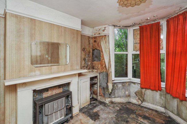 6 Tramway Avenue, Edmonton, N9 8PE 4