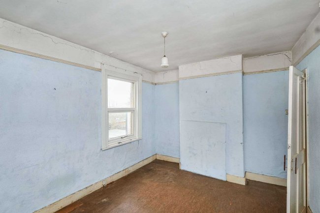 6 Tramway Avenue, Edmonton, N9 8PE 4