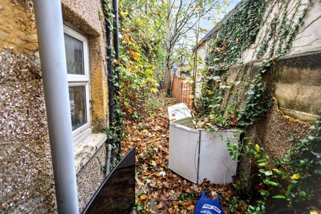 6 Tramway Avenue, Edmonton, N9 8PE 4