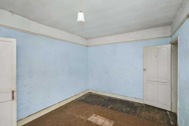 6 Tramway Avenue, Edmonton, N9 8PE 4