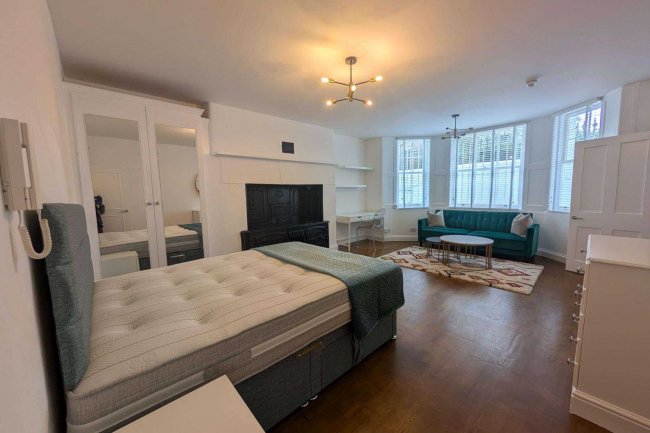 30 and 34 Pembridge Square, Notting Hill, London W2 4DT 7