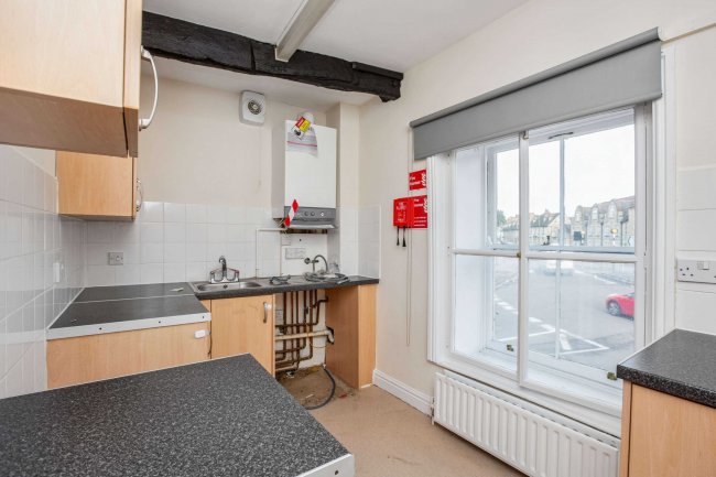 107 High Street, Witney, Oxfordshire, OX28 6HY 5