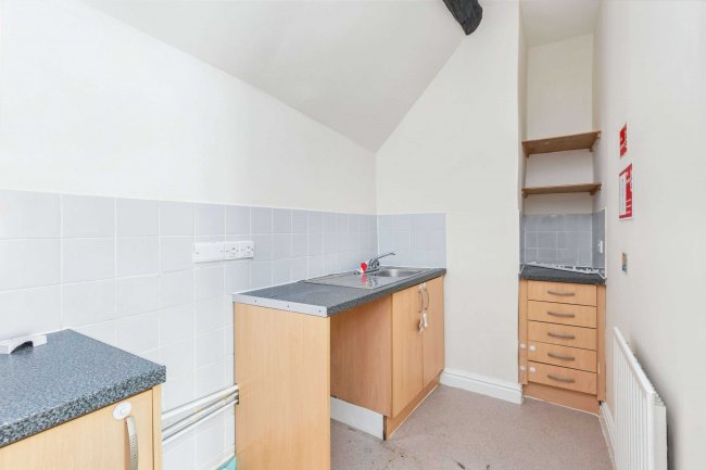 107 High Street, Witney, Oxfordshire, OX28 6HY 5