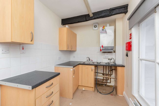 107 High Street, Witney, Oxfordshire, OX28 6HY 5