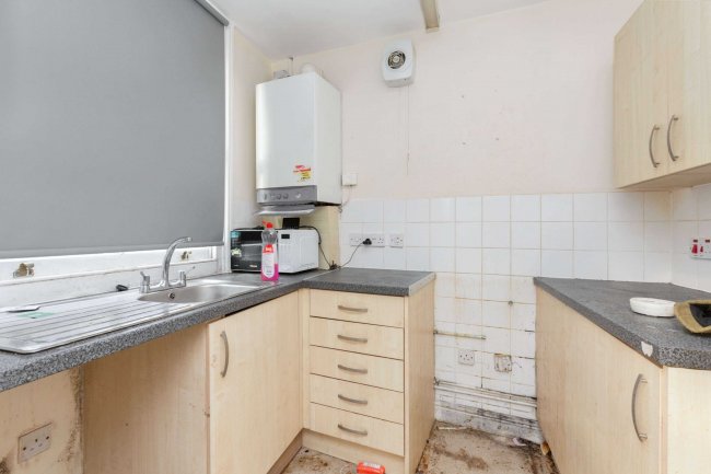 107 High Street, Witney, Oxfordshire, OX28 6HY 5