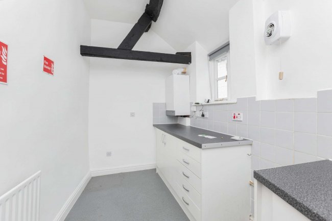 107 High Street, Witney, Oxfordshire, OX28 6HY 5