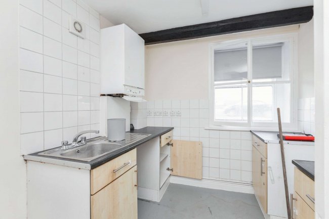 107 High Street, Witney, Oxfordshire, OX28 6HY 5