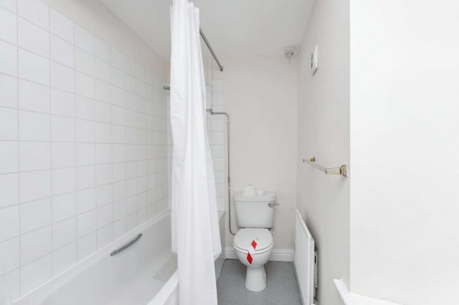 107 High Street, Witney, Oxfordshire, OX28 6HY 5