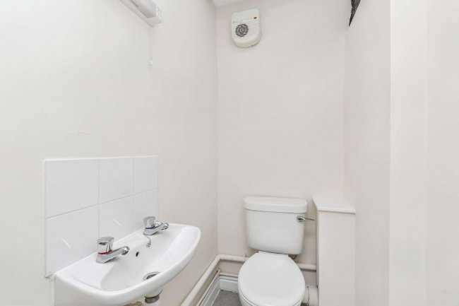 107 High Street, Witney, Oxfordshire, OX28 6HY 5