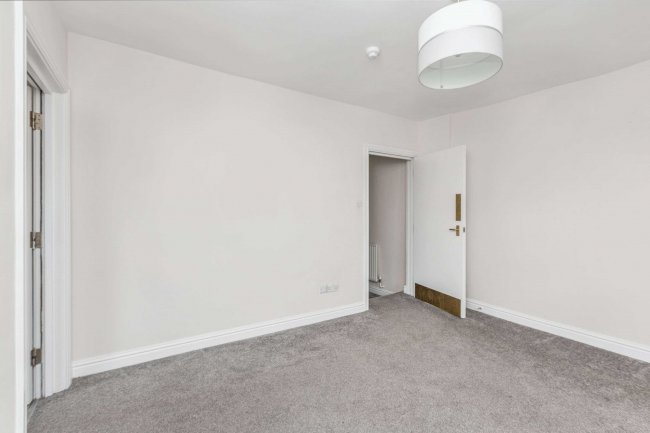 107 High Street, Witney, Oxfordshire, OX28 6HY 5