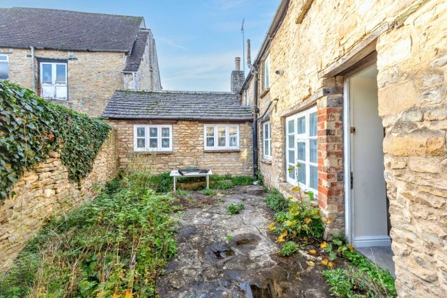 107 High Street, Witney, Oxfordshire, OX28 6HY 5