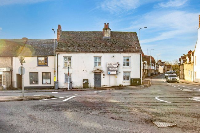 107 High Street, Witney, Oxfordshire, OX28 6HY 5