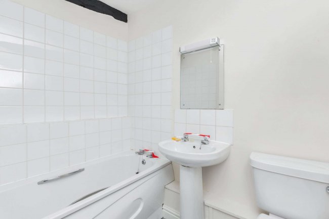 107 High Street, Witney, Oxfordshire, OX28 6HY 5