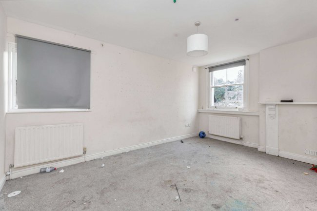 107 High Street, Witney, Oxfordshire, OX28 6HY 5