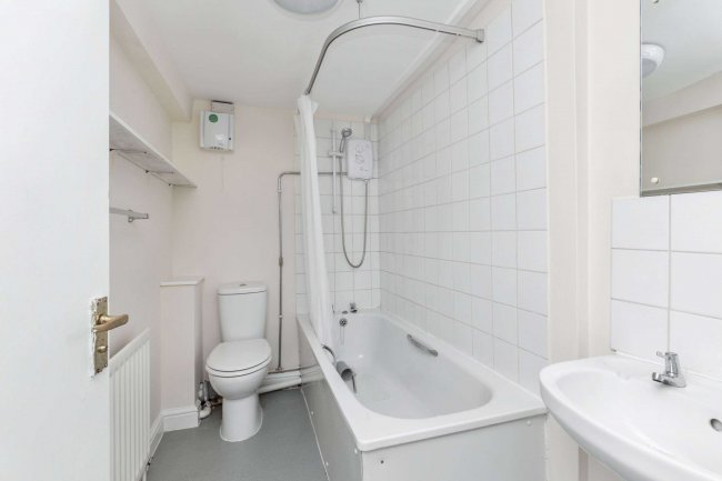 107 High Street, Witney, Oxfordshire, OX28 6HY 5