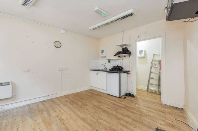 107 High Street, Witney, Oxfordshire, OX28 6HY 5