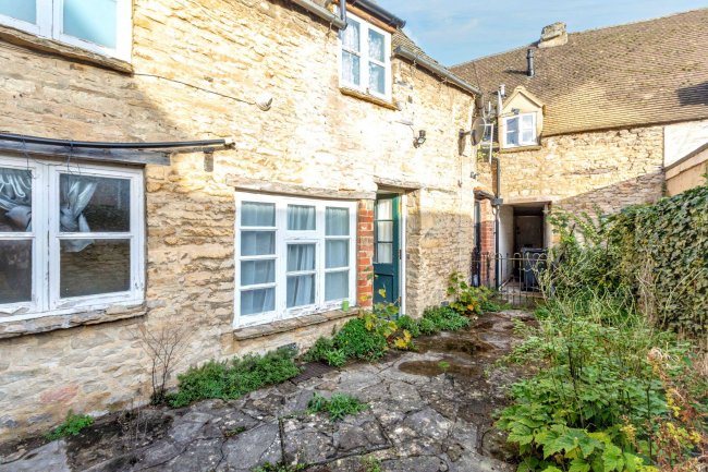 107 High Street, Witney, Oxfordshire, OX28 6HY 5