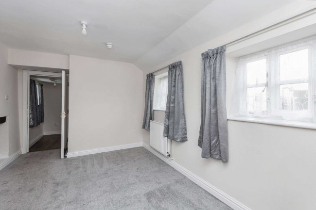 107 High Street, Witney, Oxfordshire, OX28 6HY 5