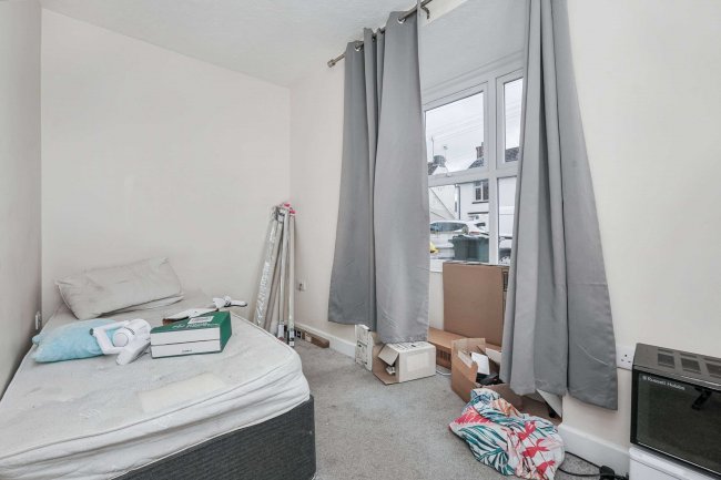 63 Romney Road, Ashford, Kent, TN24 0RR 1