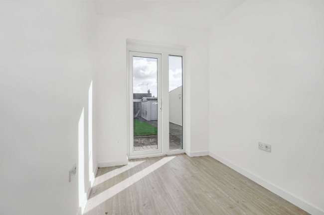 13 Meadowbrook Road, Ashford, Kent, TN24 9AZ 4