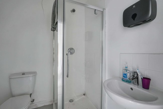 13 Meadowbrook Road, Ashford, Kent, TN24 9AZ 4