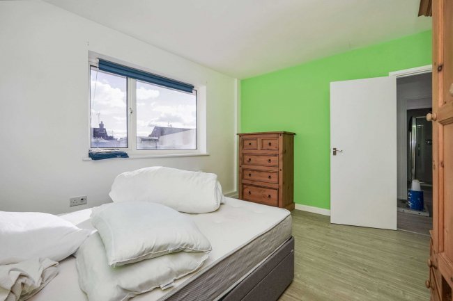 13 Meadowbrook Road, Ashford, Kent, TN24 9AZ 4