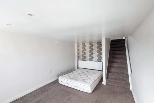 19 Lodge Gate Close, Denholme, Bradford, BD13 4ED 5