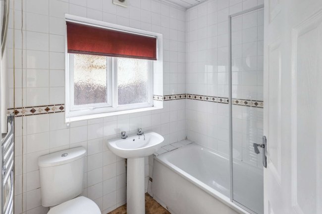 19 Lodge Gate Close, Denholme, Bradford, BD13 4ED 5