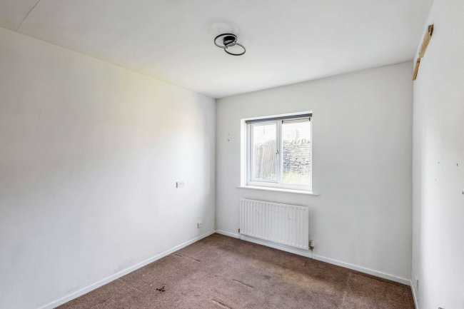 19 Lodge Gate Close, Denholme, Bradford, BD13 4ED 5