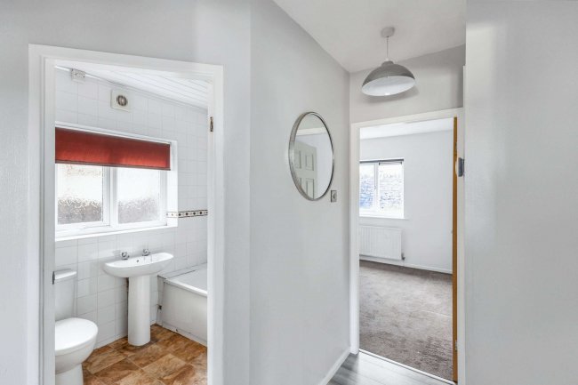 19 Lodge Gate Close, Denholme, Bradford, BD13 4ED 5