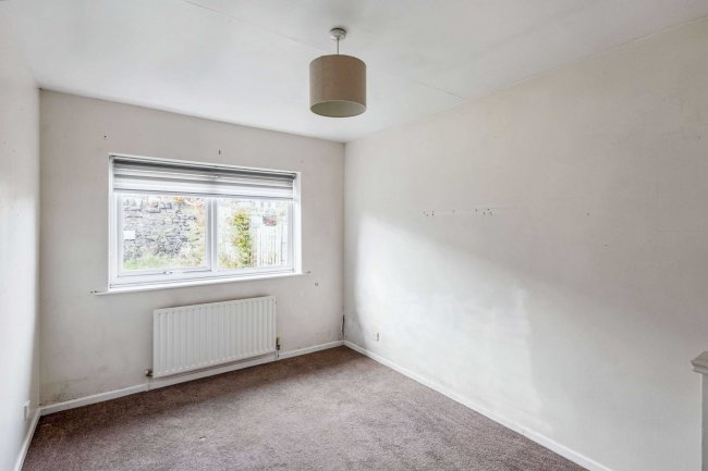 19 Lodge Gate Close, Denholme, Bradford, BD13 4ED 5