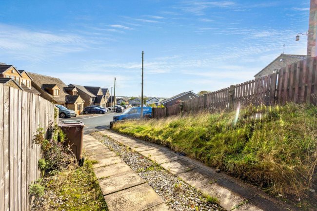 19 Lodge Gate Close, Denholme, Bradford, BD13 4ED 5