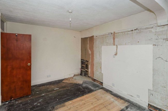 9 Joydon Drive, Chadwell Heath, Romford RM6 4ST 1