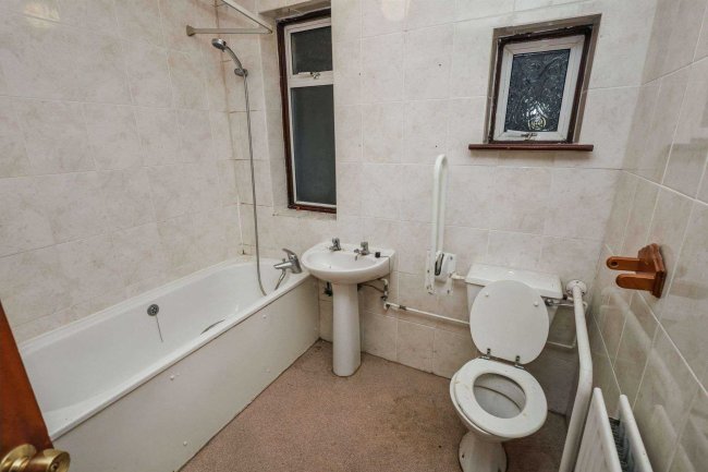 9 Joydon Drive, Chadwell Heath, Romford RM6 4ST 1