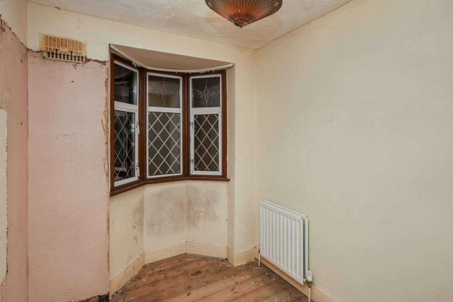 9 Joydon Drive, Chadwell Heath, Romford RM6 4ST 1