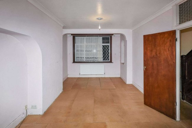 9 Joydon Drive, Chadwell Heath, Romford RM6 4ST 1