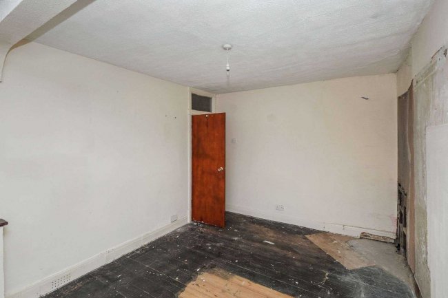 9 Joydon Drive, Chadwell Heath, Romford RM6 4ST 1