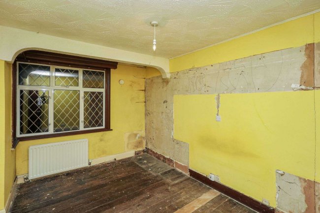 9 Joydon Drive, Chadwell Heath, Romford RM6 4ST 1