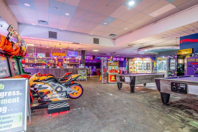 Burnley Bowl, Finsley Gate, Burnley, BB11 2HE 8