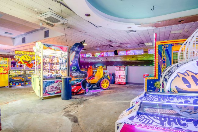 Burnley Bowl, Finsley Gate, Burnley, BB11 2HE 8