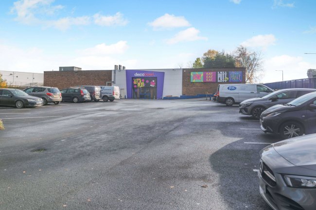 Burnley Bowl, Finsley Gate, Burnley, BB11 2HE 8