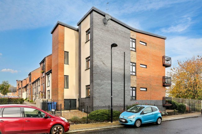 6 Paris Court, Stoke-on-Trent, Staffordshire, ST1 3GJ 4