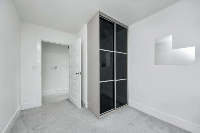 6 Paris Court, Stoke-on-Trent, Staffordshire, ST1 3GJ 4