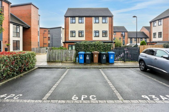 6 Paris Court, Stoke-on-Trent, Staffordshire, ST1 3GJ 4